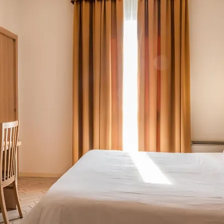 ホテル Hotel Mirandola