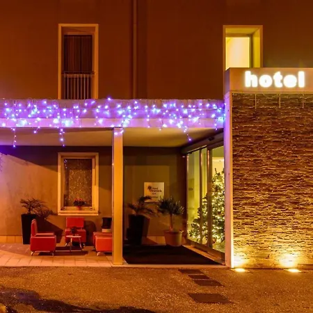 Hotel Mirandola ホテル