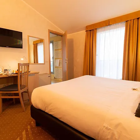 فندق Hotel Mirandola ميراندولا