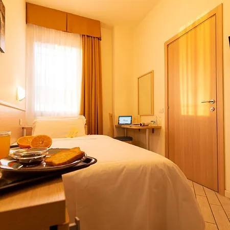 Hotel Mirandola فندق ميراندولا