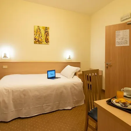 Hotel Mirandola ميراندولا