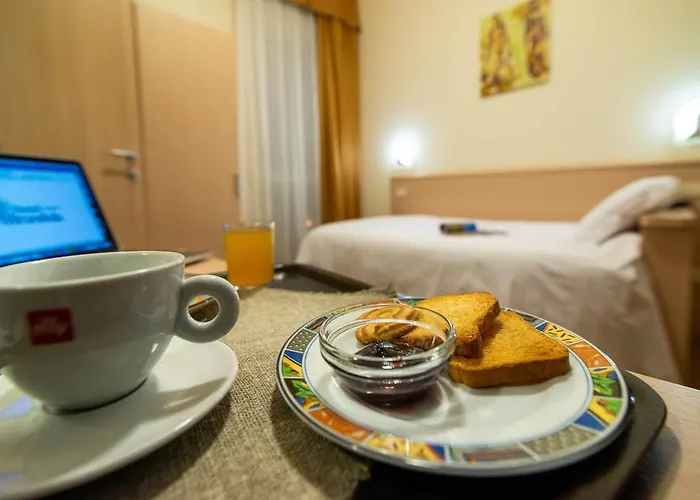 Hotel Mirandola Hotell 3*