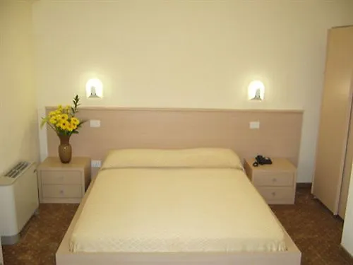 Hotel Mirandola 3*